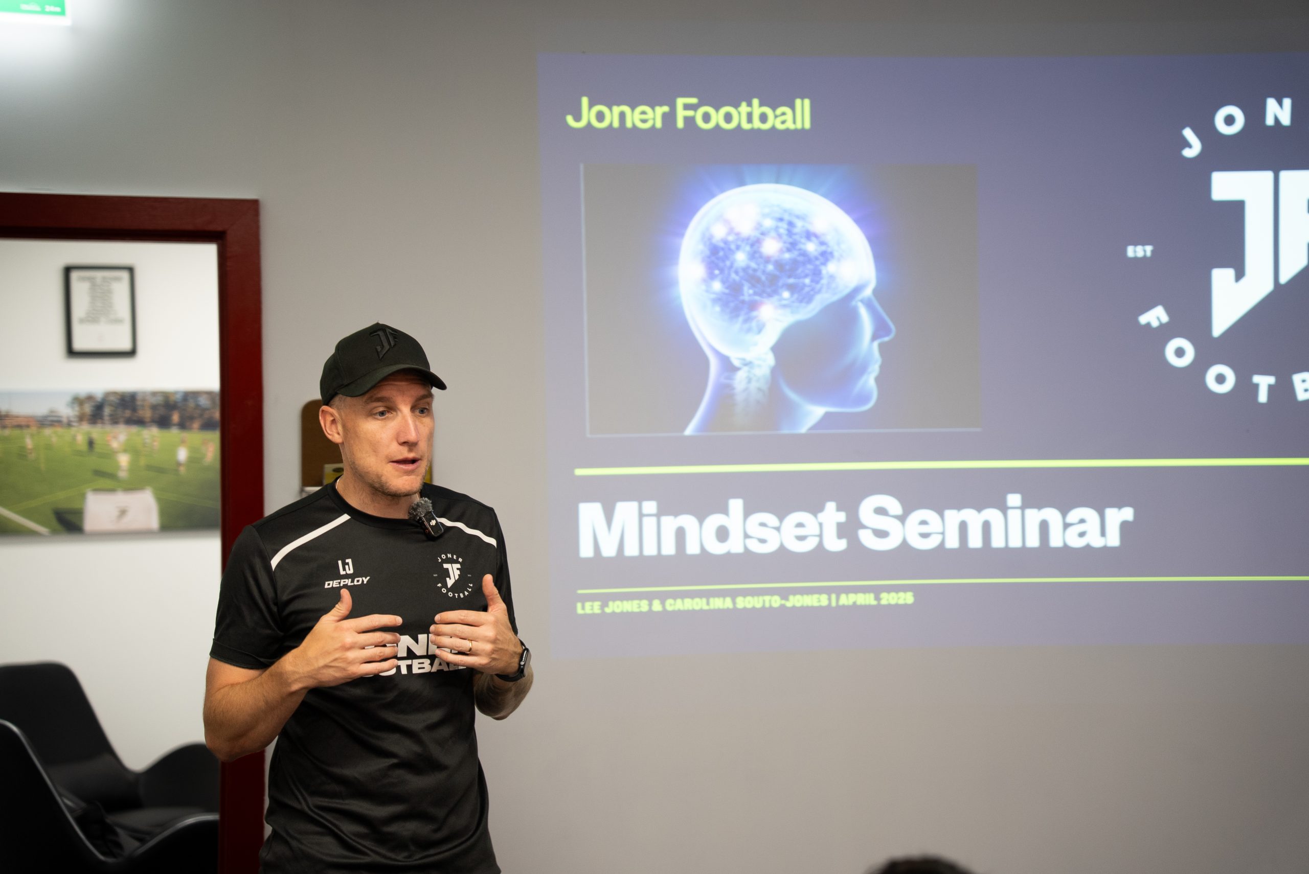 Lee Jones delivering the Footballers Mindset Seminar