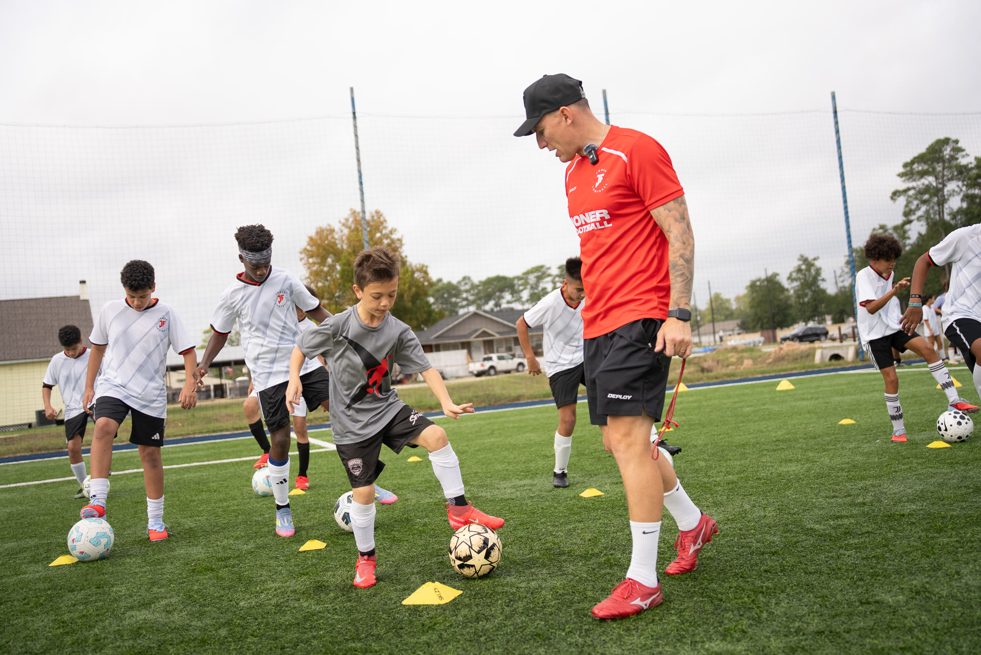 Lee Jones coaching a group of players