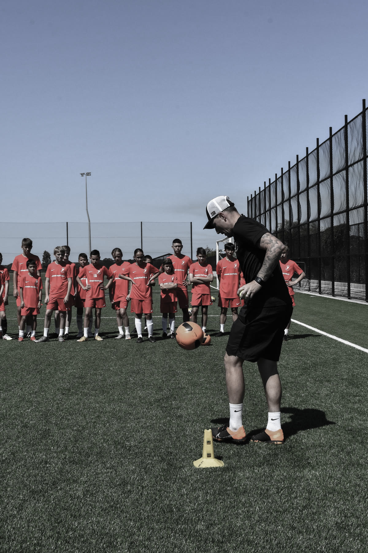 Lee Jones coaching a team